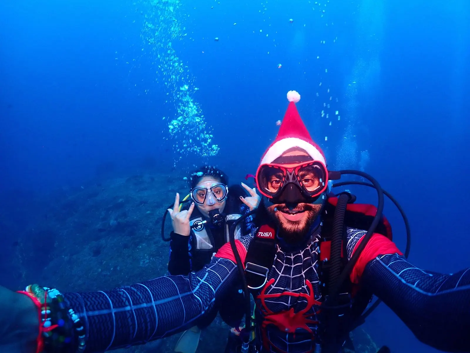 Divers on Havelock reefs during Open Water training